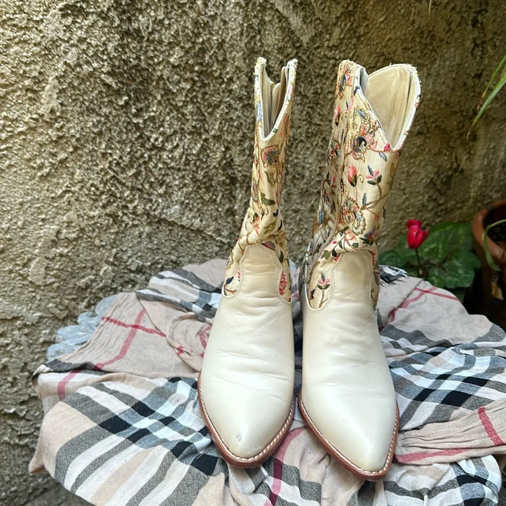 Anthropologie Momo New York Embroidered Western Boots